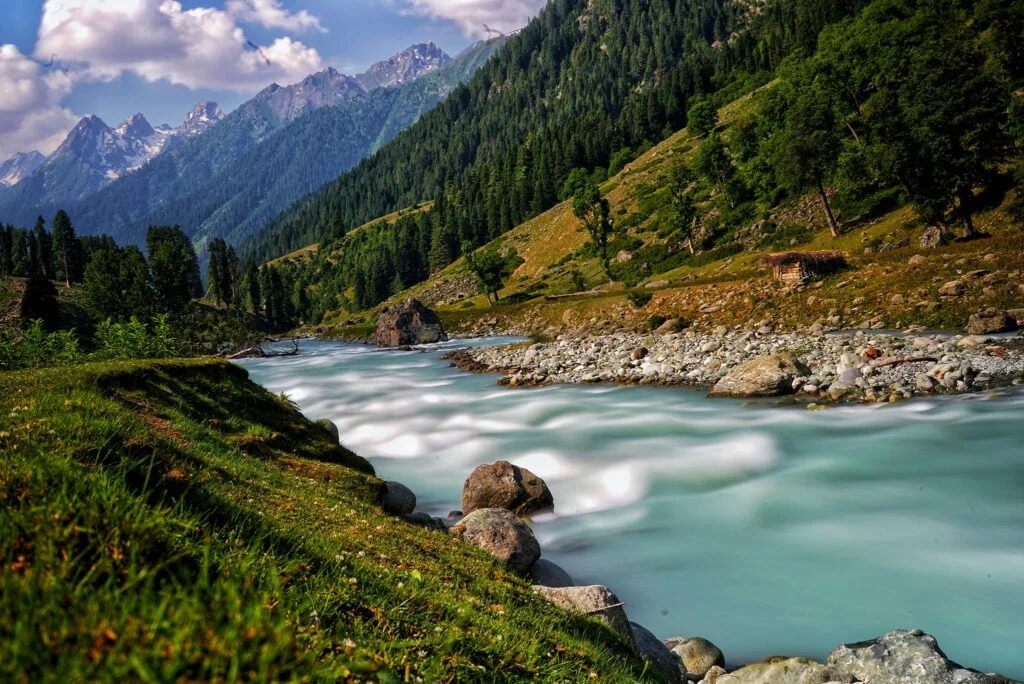 Aesthetics of Kashmir landscape by Roy Tour & Travels